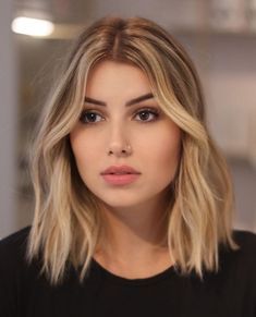 One Length Haircuts, Womens Haircuts Medium, Textured Haircut, Choppy Bob, Haircut Styles, Lob Haircut, Round Face Haircuts, Trending Haircuts, Haircuts For Women