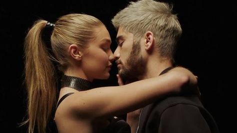 Pillowtalk Lyrics, Pillow Talk Zayn, Zayn Malik Lyrics, Zayn Malik News, Tempo Music, Gigi Hadid And Zayn Malik, Gigi Hadid And Zayn, Bradley Cooper, Clipuri Video