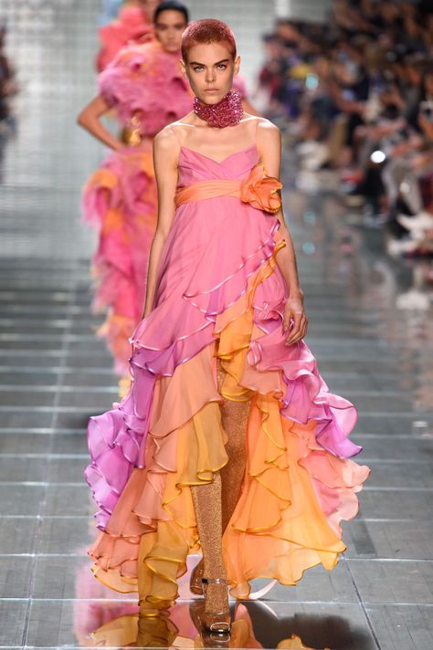 Marc Jacobs' Candyland Collection Is Worth the Wait Orange And Pink, Spring Fashion Trends, Mode Inspiration, Fancy Dresses, Look Chic, Outfits Casuales, London Fashion Week, Colorful Fashion, Pink Fashion