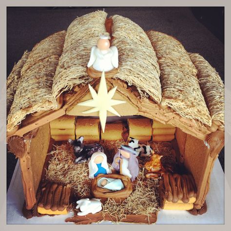 Gingerbread Nativity Scene-like shredded wheat straw Christmas Movie Themed Gingerbread House, Nativity Gingerbread House, Gingerbread House Nativity, Gingerbread Scenes, Nativity Gingerbread, Gingerbread Scene, Gingerbread Nativity, Homemade Gingerbread House, Gingerbread House Ideas