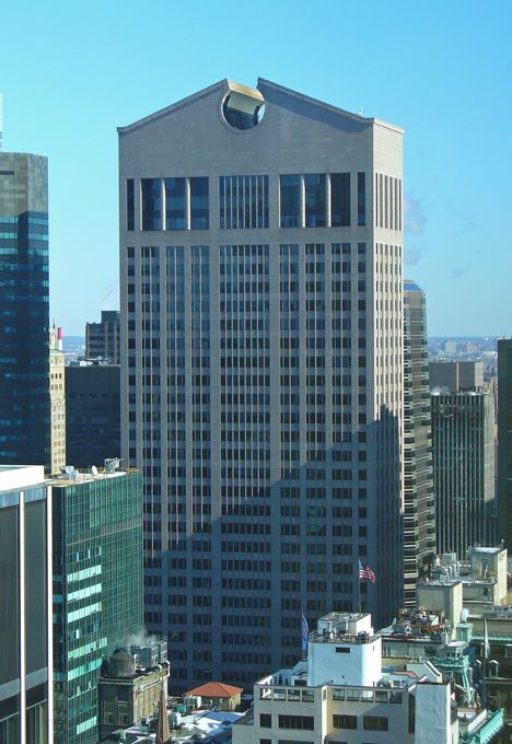 Postmodern buildings: AT&T Building, New York by Johnson/Burgee Philip Johnson Architecture, Why Architecture, Post Modern Architecture, Postmodern Art, New York Architecture, Philip Johnson, Tall Buildings, Bonnie Wright, Walter Gropius