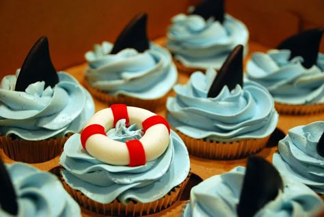 Shark cupcakes. Need to make these with some good old-fashioned skull cakes and jolly rogers.

YARRR!!! Pirates, matey! Shark Cupcakes, Torte Cupcake, Creative Cupcakes, Think Food, Cute Cupcakes, Yummy Cupcakes, Let Them Eat Cake, Cupcake Cookies, Grandchildren