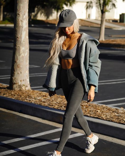 Kim K Athleisure Outfits, Casual Workout Outfits, Gym Looks Women, Fitness Outfit, Gym Fits Women, Athletic Wear Outfits, Athletic Wear Fashion, Athletic Wear Womens, Gymwear Outfits