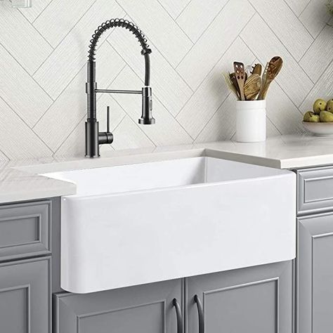 Cottage Core Kitchen Ideas, White Farm Sink, Porcelain Kitchen Sink, Blue Kitchen Designs, Farmers Sink, White Farmhouse Sink, Ceramic Kitchen Sinks, Kitchen Decor Styles, Apron Front Kitchen Sink