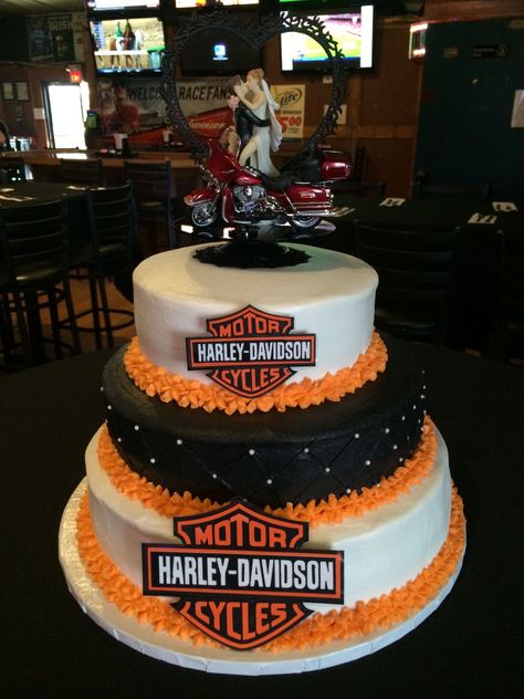 32+ Brilliant Picture of Harley Davidson Birthday Cakes - davemelillo.com Harley Davidson Wedding Cake, Harley Davidson Wedding Ideas, Bolo Motocross, Motorcycle Birthday Cakes, Harley Wedding, Birthday Cake Pinterest, Harley Davidson Cake, Harley Davidson Birthday, Harley Davidson Decor