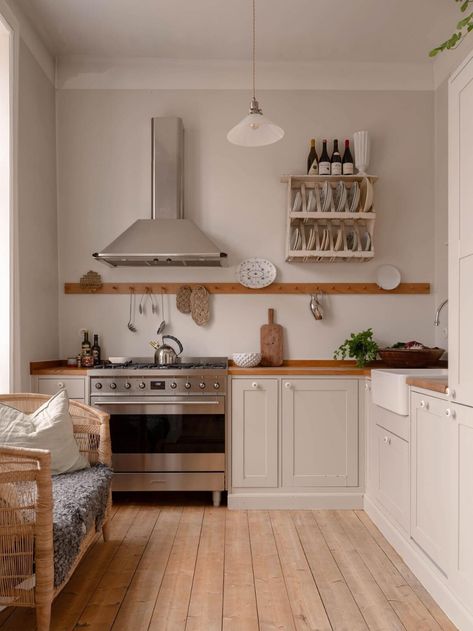 Elsa Billgren's Serene Stockholm Apartment is For Sale 10 Small Open Shelves Kitchen, Kitchens With Butcher Block Countertops, Beige Kitchen Cabinets, Wood Countertops Kitchen, Small Seating Area, Stockholm Apartment, Small Kids Room, Vintage Dining Table, Beige Kitchen