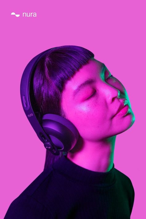 Discover your unique hearing with the award-winning Nuraphone — the first headphones to personalise music to your unique hearing. Available for a low monthly fee on NuraNow. Headphones Photo, People With Headphones Aesthetic, Listening To Music Photography, Woman Listening To Music, Headphones Pose, Someone Wearing Headphones, People With Headphones, Woman With Headphones, Person With Headphones