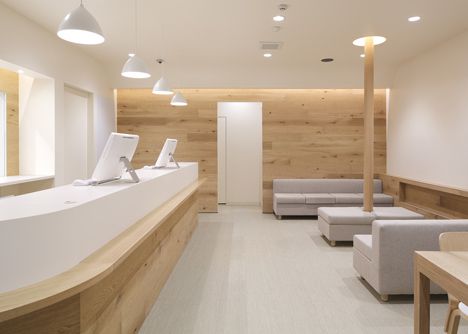 Nordick style reception area for Fuji Pharmacy by Ogawa Architects Medical Clinic Design, Medical Office Design, Hospital Interior, Clinic Interior Design, Pharmacy Design, Dental Office Design, Hospital Interior Design, Hospital Design, Medical Design