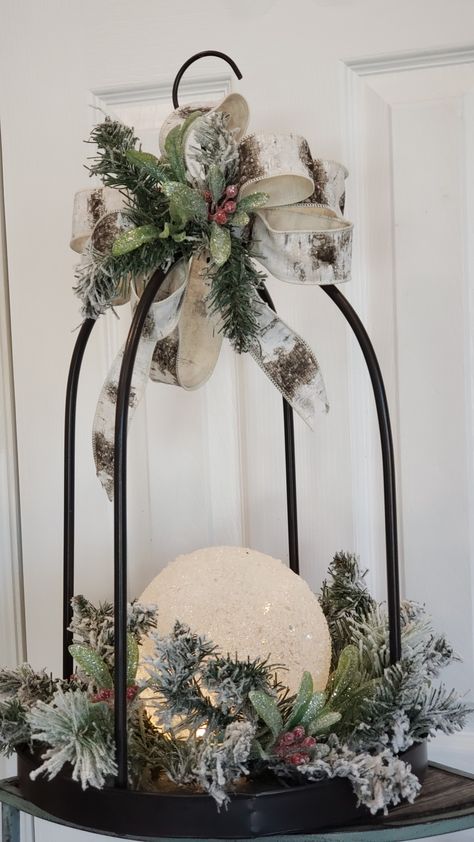 Christmas Outdoor Urns, White Christmas Ideas, Winter Lantern, Lantern Christmas Decor, Outdoor Urns, Lantern Diy, Beach Christmas Decorations, Ward Christmas Party, Evergreen Christmas