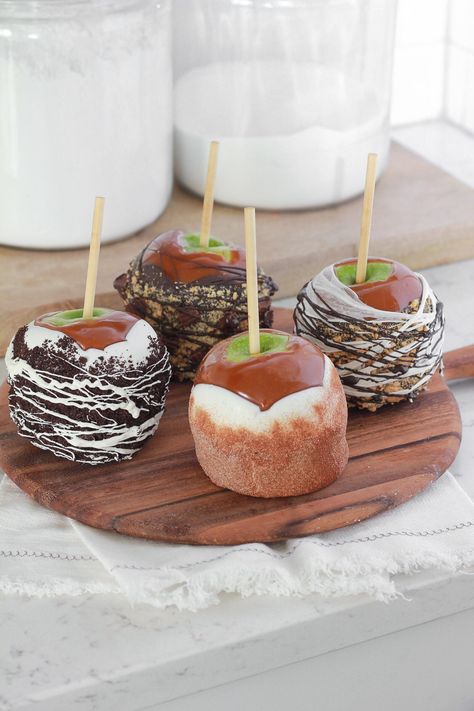 The best caramel apples - Baking with Blondie Caramel Apple Recipe, Covered Apples, Chocolate Caramel Apples, Gourmet Caramel Apples, Caramel Apples Homemade, Caramel Apple Dip, Easy Dessert Recipes Quick, Apple Recipe, Caramel Dip