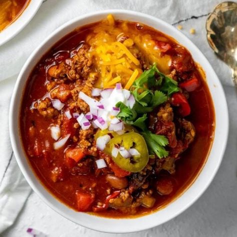 Macro Friendly Chili - Oh Snap Macros Macro Friendly Chili, Macro Meal Prep, Dinner Instant Pot, Cincinnati Chili Recipe, Bean Chili Recipe, Vegetarian Bean Chili, Macro Friendly Recipes, Chili Recipe Easy, Dinner On A Budget