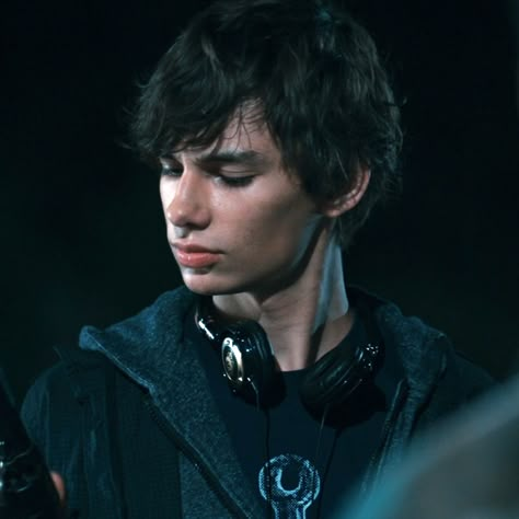 Devon Bostick Rodrick Icon, Devon Bostick Blonde, Devon Bostick Icon, Rodrick Heffley Icon, Roderick Heffley, Rodrick Rules, Chad Micheals, Hot Emo Guy, Rodrick Heffley