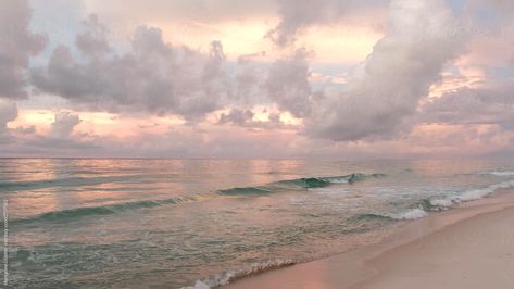 A beautiful pastel colored sunrise over the ocean near Pensacola Beach, Florida. Florida Pensacola, Pensacola Beach Florida, Lzzy Hale, Beach Sunrise, Ocean Pictures, Pensacola Beach, Beach Wallpaper, Sunrise Beach, Pink Sunset