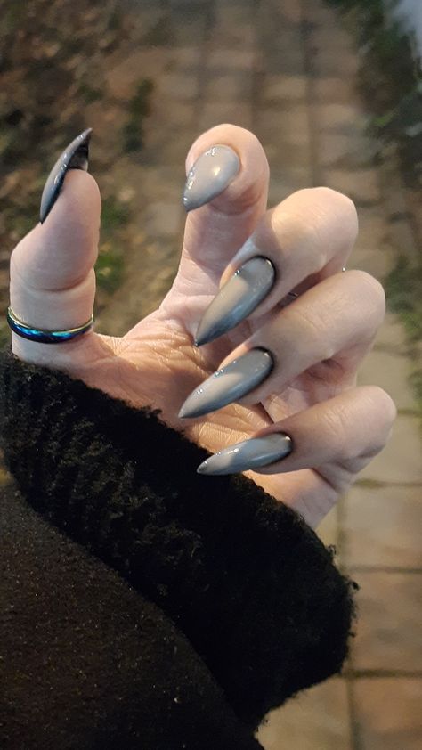 Creepy Nails Acrylic, Zombie Nails Acrylic, Cute Gothic Nails, Nude Goth Nails, Corpse Nails, Dracula Nails, Vampire Nails Gothic, Nail Art Gothic, Horror Nail Art