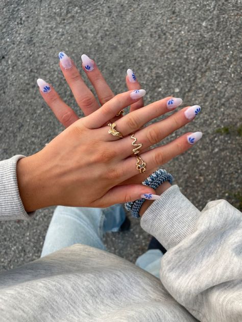 Amsterdam Nails Ideas, Nails For Greece Trip, European Summer Nails 2023, Cute Greece Nails, Greece Style Nails, Coastal Nails Aesthetic, Greece Nails Almond, Short Greece Nails, Greece Blue Nails