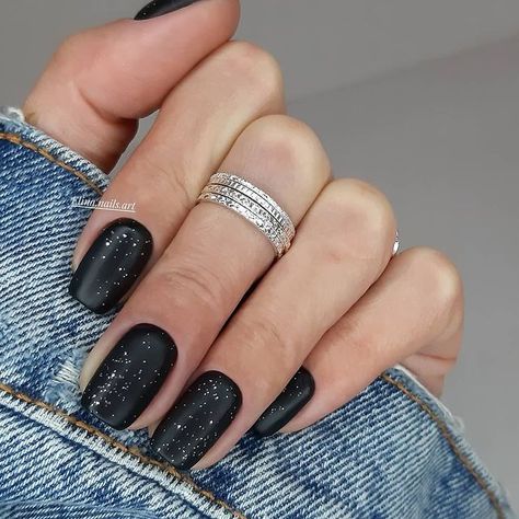 Black Shiny Nails, Black Sparkle Nails, Beauty Quotes For Women, Shiny Nails, Sparkle Nails, Winter Nail Art, Black Sparkle, Bling Nails, Nails Magazine