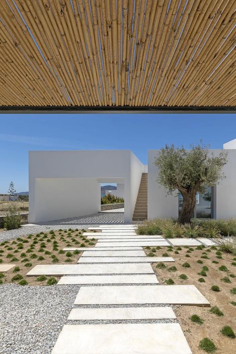 Greek Island House, Islands In Greece, Aegean Islands, Paros Island, Greek House, Island Life Style, Cyclades Islands, Minimalist Life, Island House