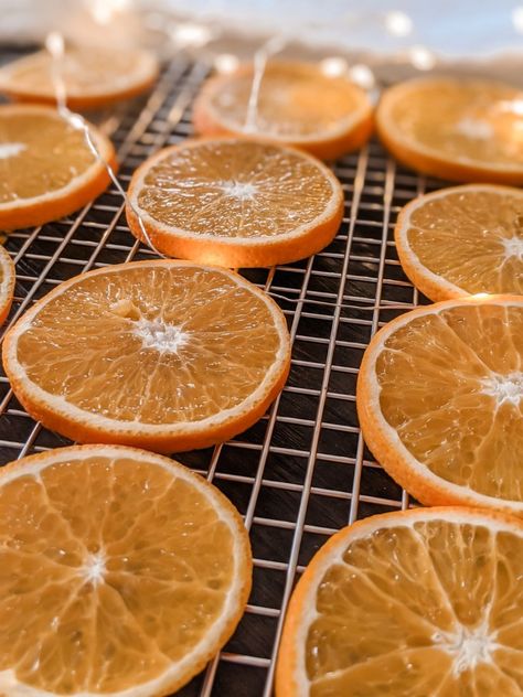 Drying Orange Slices, Dried Orange Ornaments, Christmas Craft Ideas For Adults, Orange Crafts, Christmas Craft Ideas To Make, House Scents, Kids Christmas Craft Ideas, Diy Christmas Craft Ideas, Christmas Craft Ideas For Kids