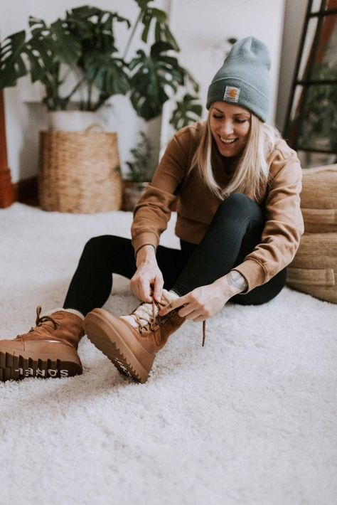 Sorel Womens Boots Outfits, Sorel Boots Outfit, Snow Boots Outfit, Winter Camping Outfits, Cute Winter Boots, Mom Edit, Sorel Boots Womens, Hiking Boots Outfit, Winter Boots Outfits