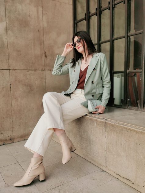 Sage Vest Outfit, Sage Blazer Outfit, Sage Pants Outfit, Sage Green Blazer Outfit, Green Beige Outfit, Green And Cream Outfit, Beige Ankle Boots Outfit, Sage Green Outfit Ideas, Collared Sweater Outfit