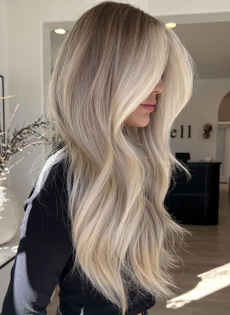 Butter Blonde Highlights, Shades Of Blonde Hair Color, Shades Of Blonde Hair, Winter Blonde Hair, Blond Beige, Butter Blonde, Wear Headphones, Fall Blonde Hair Color, Warm Blonde Hair