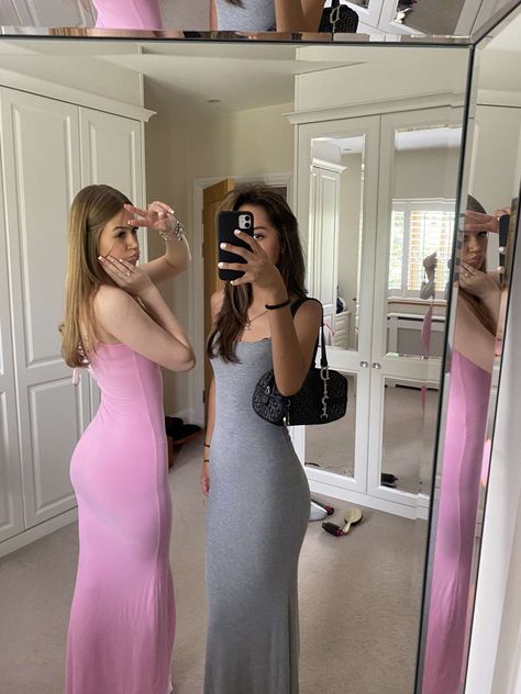 Long Dress Bodycon Outfit, Midi Dress And Trainers Outfit, Skims Dress Outfit Summer, Mirror Pics Dress, Skims Dress Styled, Skim Dress, Bff Clothes, Dress Mirror Pic, Long Slim Dress