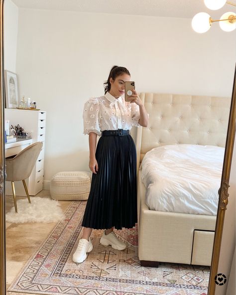 Skirt And Top Western, Skirt And Blouse Casual, Modern Skirt And Top, White Top With Skirt Outfit, Pleated Skirt And Top Outfit, White Top Skirt Outfit, Top And Long Skirt, Skirt With Blouse, Skirt And Top Ideas