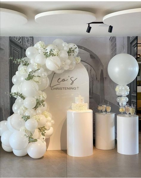 White Back Drop Ideas, White Arch Backdrop With Balloons, Birthday White Decorations, White And Cream Balloon Arch, Baptism Balloon Backdrop, Neutral Color Engagement Party, Pearl White Balloon Garland, White Balloons With Flowers, All White Dinner Party Decor