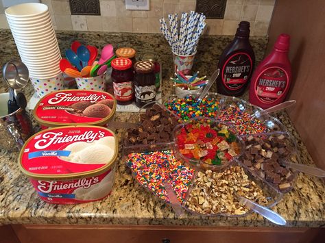 Sundae bar for make-your-own sundae party Sundae Party, Sundae Bar, Sleepover Birthday Parties, Girl Sleepover, Sleepover Food, 13th Birthday Parties, Birthday Party For Teens, Snacks Für Party, Icecream Bar