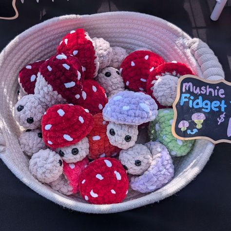 Mushie pops before & after from my last market 🍄 Pattern by cable & canvas Chalkboard sign and chalk markers from Amazon, linked in my storefront Basket from Target #marketbeforeandafter #marketbooth #crochetplushieshop #smallcrochetplushies #cubiecrochet Quick Crochet Market Ideas, Crochet Market Prep, Crochet Market Setup, Crochet Craft Fair, Crochet Market, Fair Display, Craft Fair Displays, Crochet Animals Free Patterns, Craft Show Displays