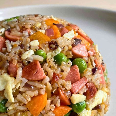 Chinese special fried rice is a classic order in takeaways. Learn how to make a simple chinese special fried rice with your choice of meat and veg. Special Fried Rice Recipe, Special Fried Rice, Ham Fried Rice, Chinese Takeaway, Easy Chinese, Tasty Meat, Sour Soup, Zucchini Fries, Fried Rice Recipe