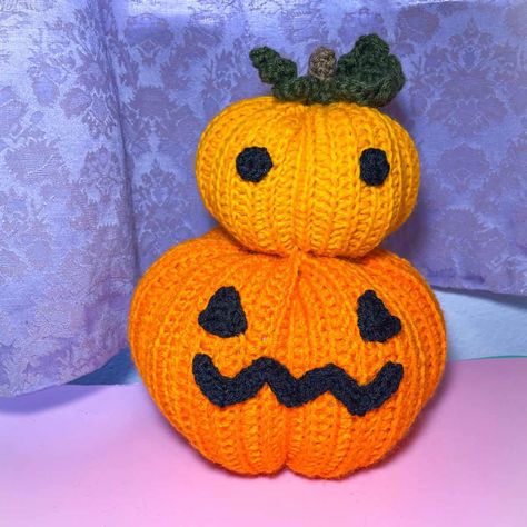 Crochet Jack O Lantern, Crochet Halloween Decorations, Lantern Pattern, Crochet Pumpkins, Jack O Lanterns, Pumpkin Stem, Pumpkin Leaves, Halloween Crochet Patterns, Stacked Pumpkins