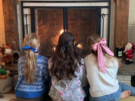 best friends fall cozy fireplace sleepover winter aesthetic pink blue black bows teenage girls girlhood trio brunette blonde Blonde Brunette And Ginger Trio, Two Blondes One Brunette Trio, Winter Aesthetic Pink, Preppy Family, Girly House, Coquette Girls, Two Blondes, Rose Williams, Blonde Aesthetic