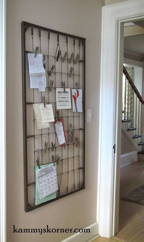 What a great idea, using an old crib spring to clip pictures, notes, and cards to! Spring Message Board, Crib Repurpose, Crib Spring, Diy Organizers, Old Cribs, Antique Study, Crib Ideas, Wand Organizer, Funky Junk Interiors