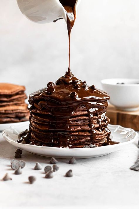 These chocolate pancakes are extra fluffy and moist chocolate pancakes that are topped with a delicious chocolate ganache on top. These chocolate pancakes are every’s chocolate lover’s dream! Chocolate Pancake Recipe, Double Chocolate Pancakes, Chocolate Pancake, Breakfast Picnic, Pancake Mix Recipe, Chocolate Peanut Butter Desserts, Chocolate Chia Pudding, Chocolate Pancakes, Chocolate Chip Pancakes