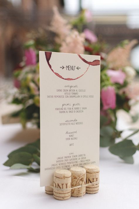 menù matrimonio ispirato al vino Wine Cork Wedding, Wine Theme Wedding, Cork Wedding, Wedding Wine, Wedding Centerpieces Diy, Wedding Menu Cards, Wine Corks, Menu Card, Wine Theme