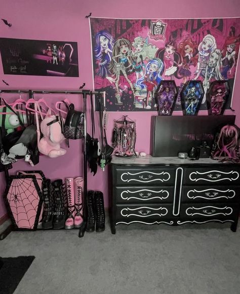 Room Decor Emo, Emo Bedroom Aesthetic, Emo Room Ideas, Emo Room Decor, Emo Bedroom, Room Ideas Cute, Monster High Bedroom, Monster High Room, Emo Room