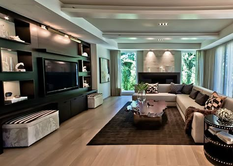 How to Incorporate Your TV into Your Home Decor Ruang Tv, Tv Mounted, Cozy Family Rooms, Home Theaters, Sala Grande, Family Room Design, Decoration Inspiration, Contemporary Living Room, A Living Room