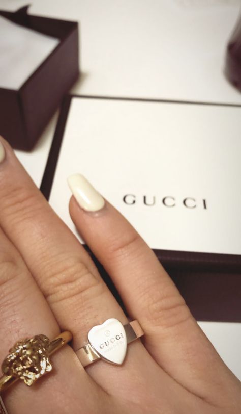 Gucci Ring Aesthetic, Rich Future, Lana Aesthetic, Drip Too Hard, Photography Random, Gucci Ring, Junk Ideas, Ring Aesthetic, Bvlgari Jewelry