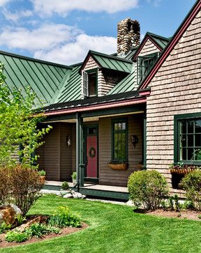 Green Metal Roof Design Ideas, Pictures, Remodel and Decor Ideas for siding with our green metal roof Green Metal Roof, Green Roof House, Farmhouse Exterior Design, Farmhouse Paint Colors, Cabin Exterior, Farmhouse Paint, Roof Colors, Traditional Exterior, House Siding