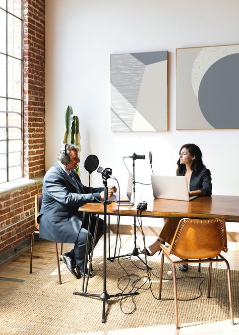 Interview Room Aesthetic, Minimalist Podcast Studio, Podcast Studio Aesthetic, Podcast Set Design, Podcast Studio Design, Interview Studio, Start Podcast, Podcasting Studio, Lash Studio Decor