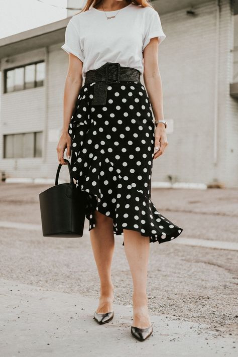 Black Polka Dot Midi Skirt: How To Style || How To Wear A Polka Dot Midi skirt || Black Polka Dot Midi Skirt || Danielle Hastings Black Polka Dot Skirt Outfit, Skirt Work Outfit, Polka Dot Skirt Outfit, Dot Skirt Outfit, Black Polka Dot Skirt, Black And White Polka Dot Skirt, Polka Dots Skirt, Skirt Pattern Easy, Boys With Tattoos