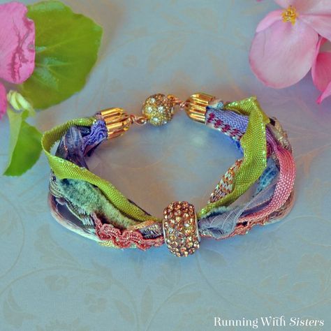 Ribbon Bracelet Diy, Trending Crafts, Jewelry Ornaments, Ribbon Bracelet, Silk Bracelet, Ribbon Bracelets, Fabric Bracelets, Ribbon Jewelry, Fiber Jewelry