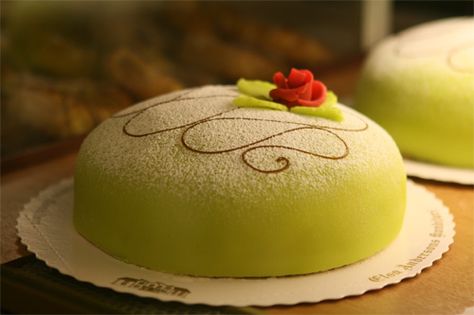 swedish princess cake ( princesstårta) Princess Cake Swedish, Swedish Princess Cake, 2024 Holidays, Birthday Recipes, Delish Desserts, Local Bakery, Design Birthday, Mary Berry, Princess Cake