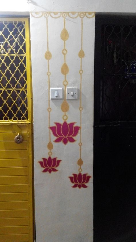 Diwali Wall Painting Ideas, Home Entrance Wall Painting, Wall Painting For Mandir, Main Hall Wall Painting Design, Rangoli Wall Decor, Puja Room Painting Ideas, Pooja Room Wall Painting Ideas, Pooja Room Painting Ideas Indian, Wall Painting For Pooja Room