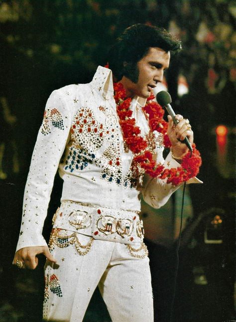 Elvis Presley Hawaii, Elvis Tattoo, Elvis Presley Live, Elvis Aloha From Hawaii, Elvis Costume, Elvis Presley Albums, Elvis Presley Concerts, Elvis Presley Priscilla, Elvis Jumpsuits