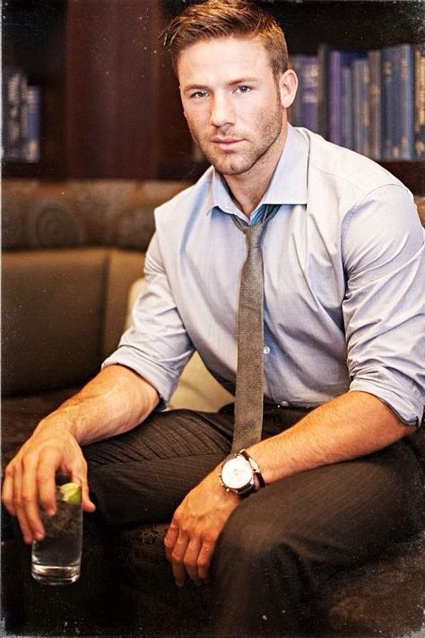 hypnomaster136:  “ One glass spiked with a hypnotic drug plus one hot businessman equals one hell of a night.  ” New England Patriots Football, Julian Edelman, Patriots Football, Corte De Cabelo Masculino, Sharp Dressed Man, Business Outfit, John Varvatos, Nfl Players, New England Patriots