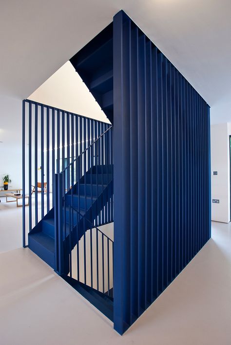 Roksanda Ilincic renovation by RA Projects Contrast Interior Design, Steel Staircase, Interior Staircase, Escalier Design, Steel Stairs, Stair Case, Painted Stairs, London House, Interior Stairs