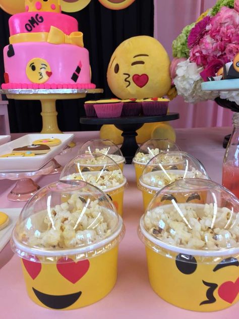 emoji Birthday Party Ideas | Photo 86 of 165 | Catch My Party Emoji Decorations Birthday Parties, Emoji Theme Party Decoration, Emoji Birthday Party Ideas Girls, Emoji Party Ideas Decoration, Emoji Party Theme, Girls Emoji Birthday Party, Emoji Party Ideas, Emoji Birthday Party Ideas, Emoticon Party