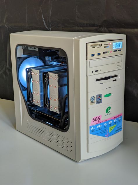 Vintage Pc Build, Pc Builds Gaming Custom Computers, Pc Design Ideas, Sleeper Pc Build, Cool Pc Case, Retro Pc Setup, Pc Builds Gaming, Pc Build Ideas, Cpu Computers